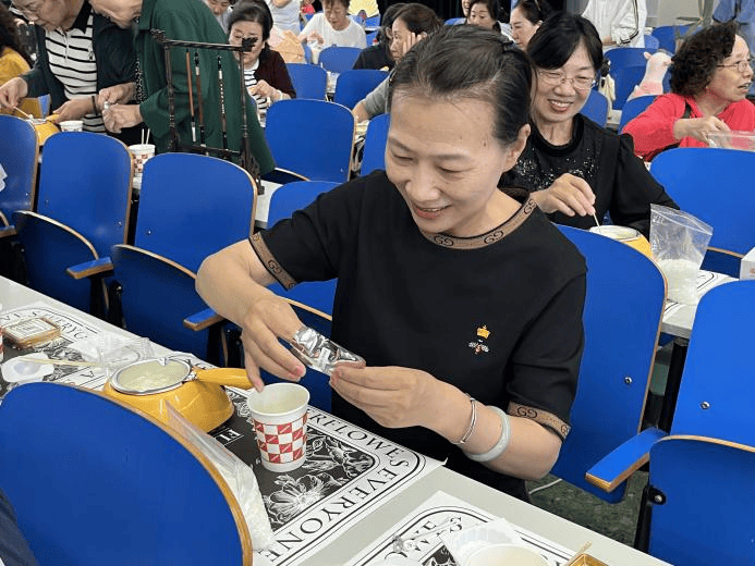 中秋手作香薰烛 暖心陪伴话团圆PG麻将胡了关爱职工丨中秋节：(图2)