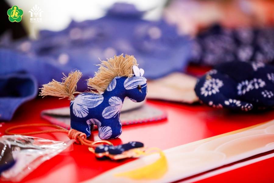 家”公益集市给徐汇西岸带来一片阳光麻将胡了试玩平台新春来临“阳光之(图2)