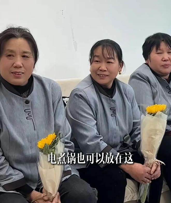 在厕所隔间休息为保洁阿姨打造30平休息室PG电子麻将胡了2汪涵妻子不忍保洁阿姨(图10)