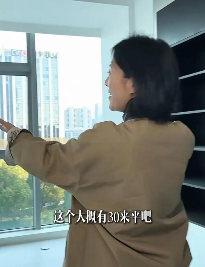 在厕所隔间休息为保洁阿姨打造30平休息室PG电子麻将胡了2汪涵妻子不忍保洁阿姨(图16)